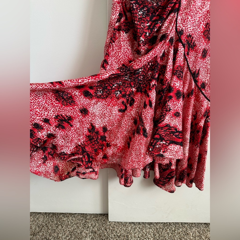 Elegant Asymmetrical Red and Black Dress - Picture 7 of 16